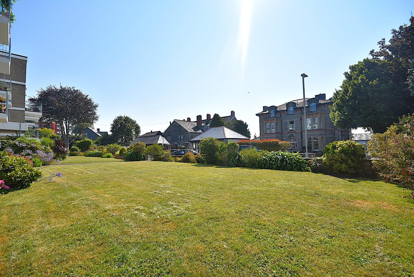 7 St. Nicholas House, Sea View Court, Bradford Place, Penarth, CF64 1AL